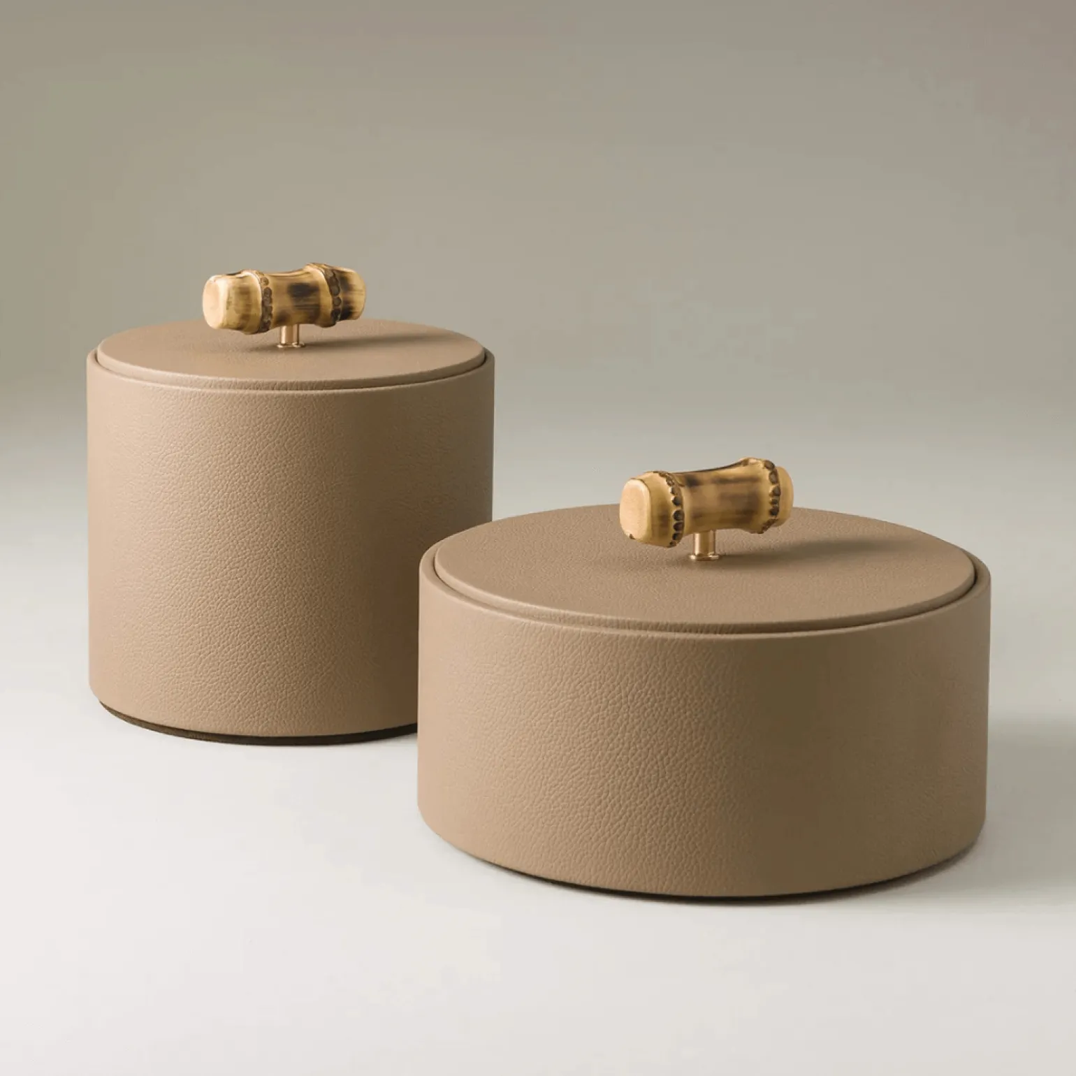 bamboo_root_cylindrical_b_2.webp Bamboo Root Cylindrical Box - Short