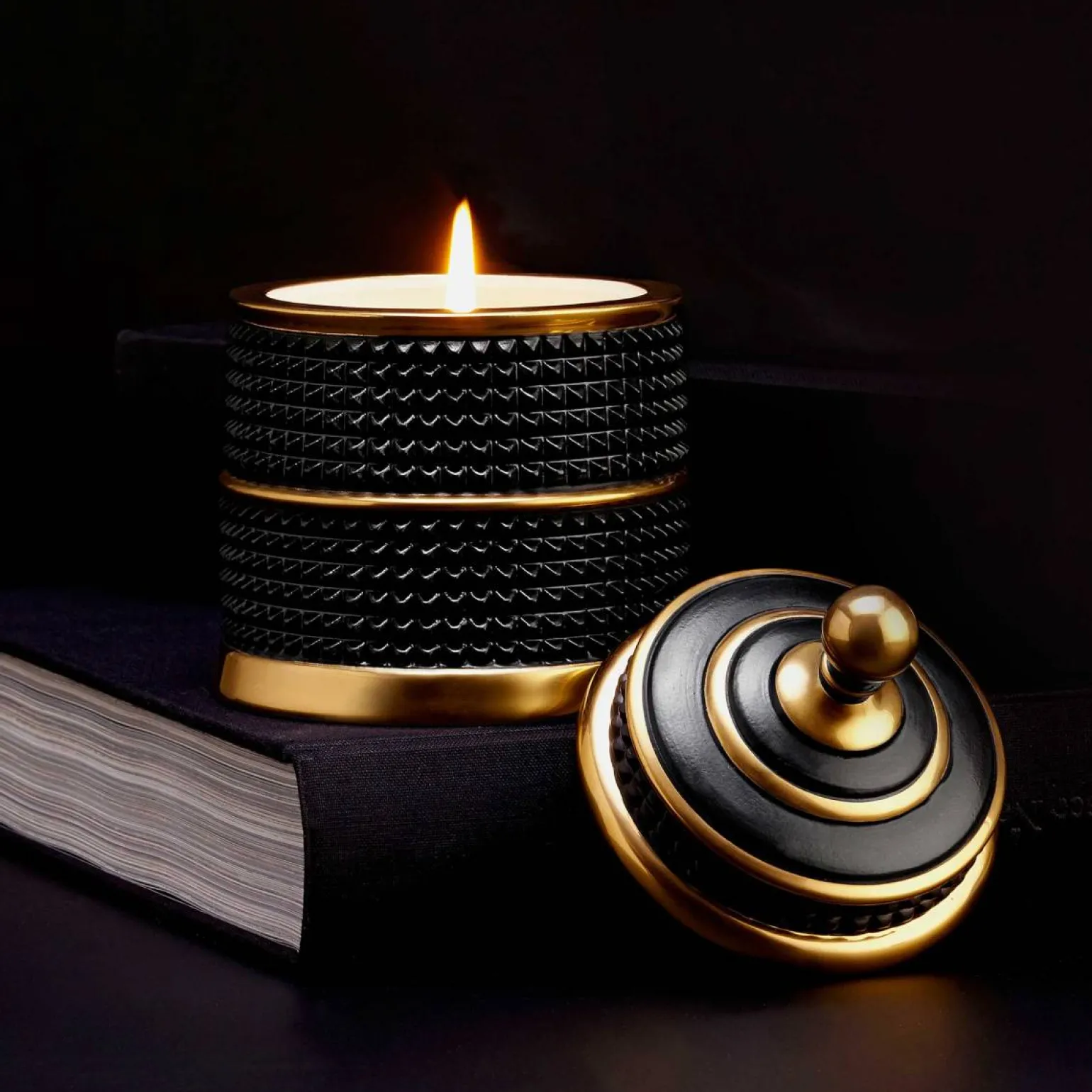 bibliothque_scented_candl_1.webp Bibliothèque Scented Candle