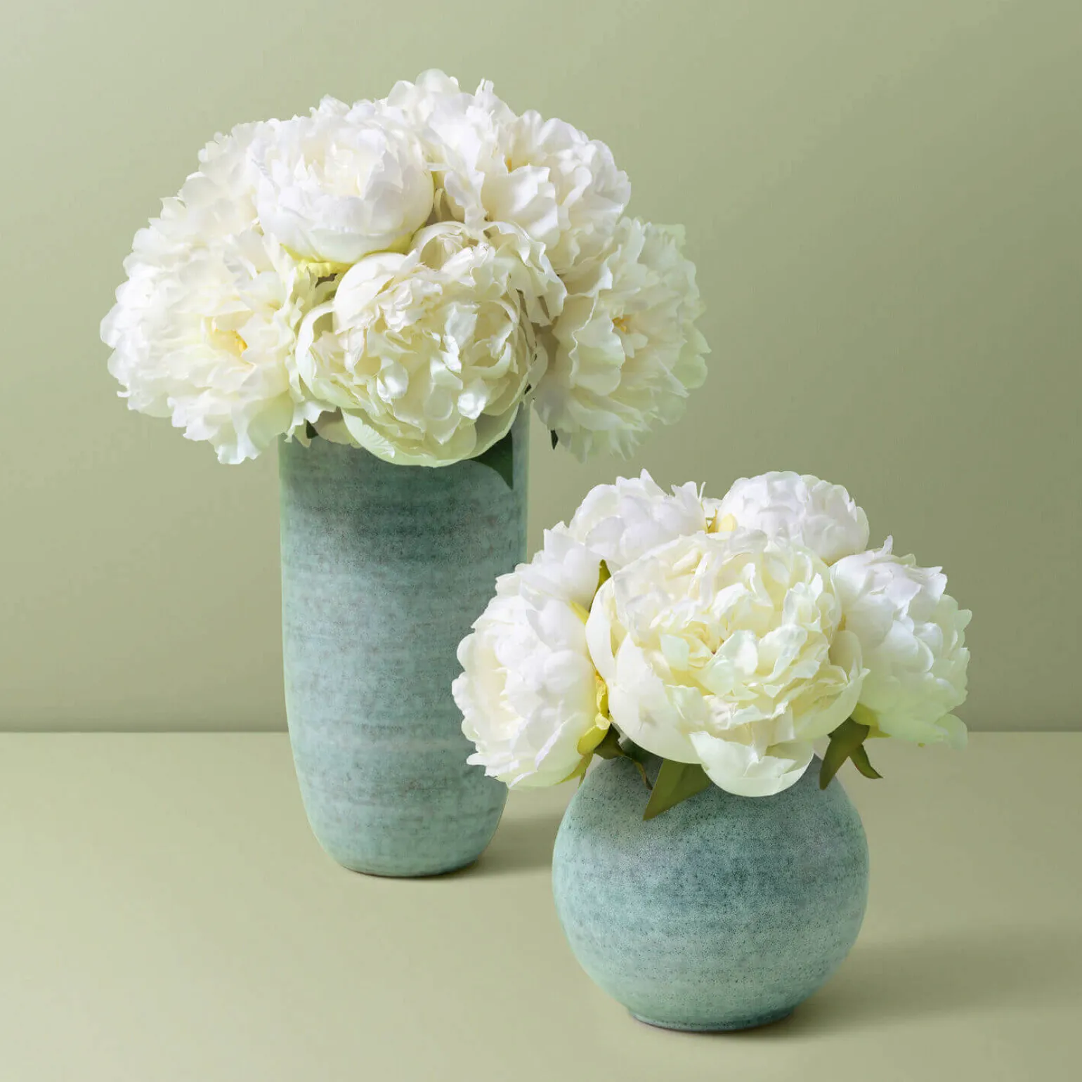 calinda_round_vase_1.webp Calinda Round Vase