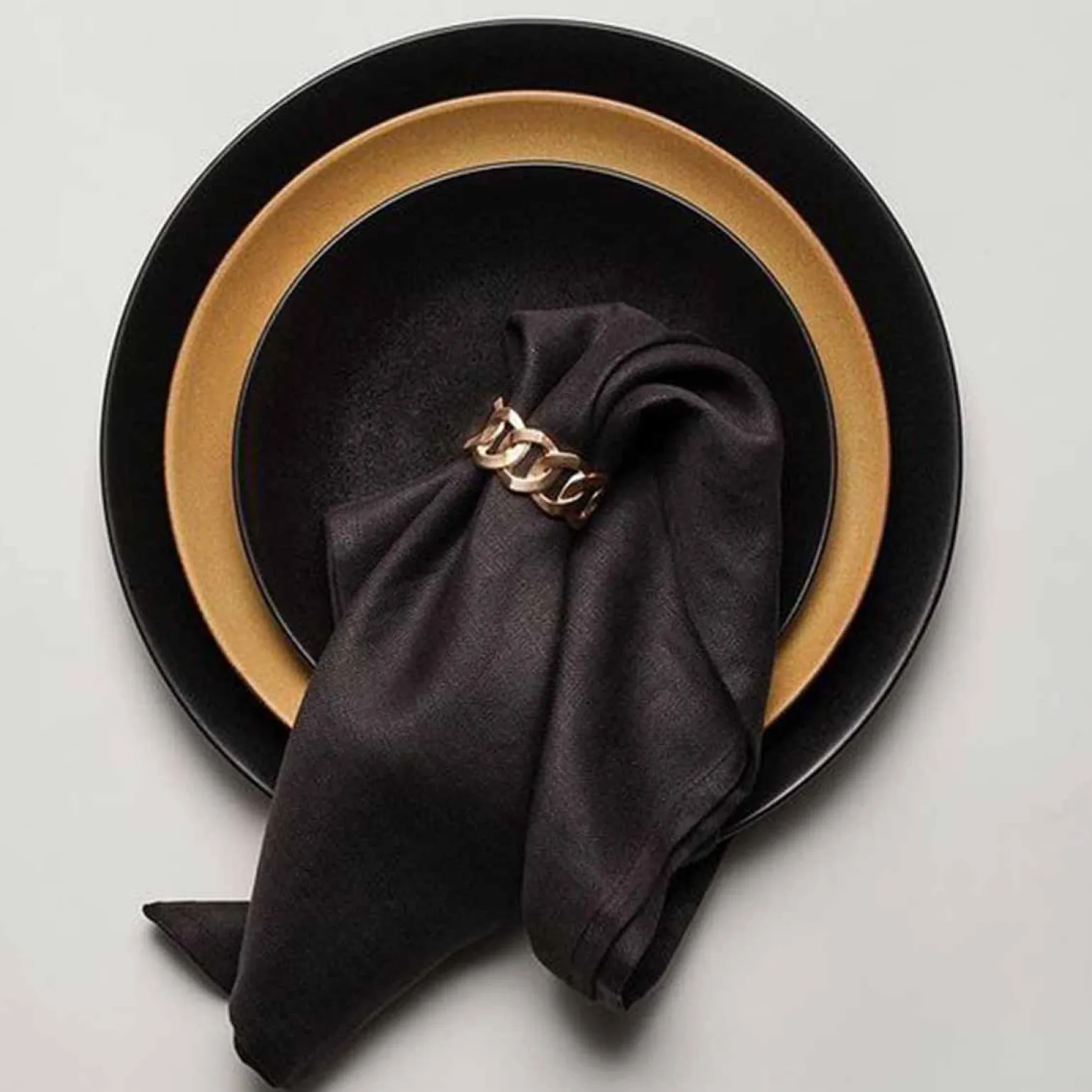 cuban_link_napkin_ring__s_1.webp Cuban Link Napkin Ring - Set of 4