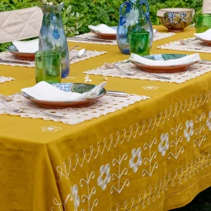 Daisy Tablecloth Ecru