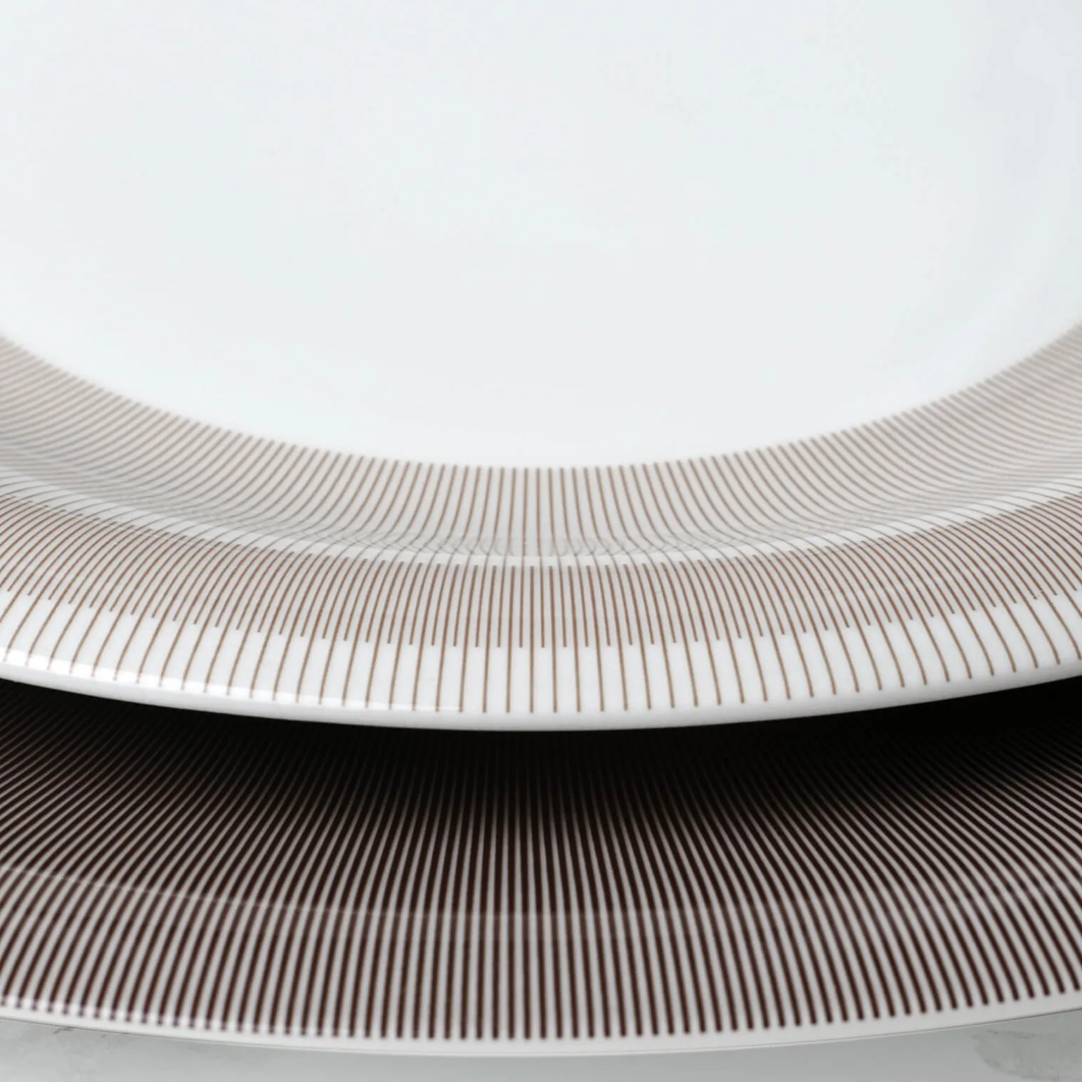 fluen_fine_lines_dessert__3.webp Fluen Fine Lines Dessert Plate