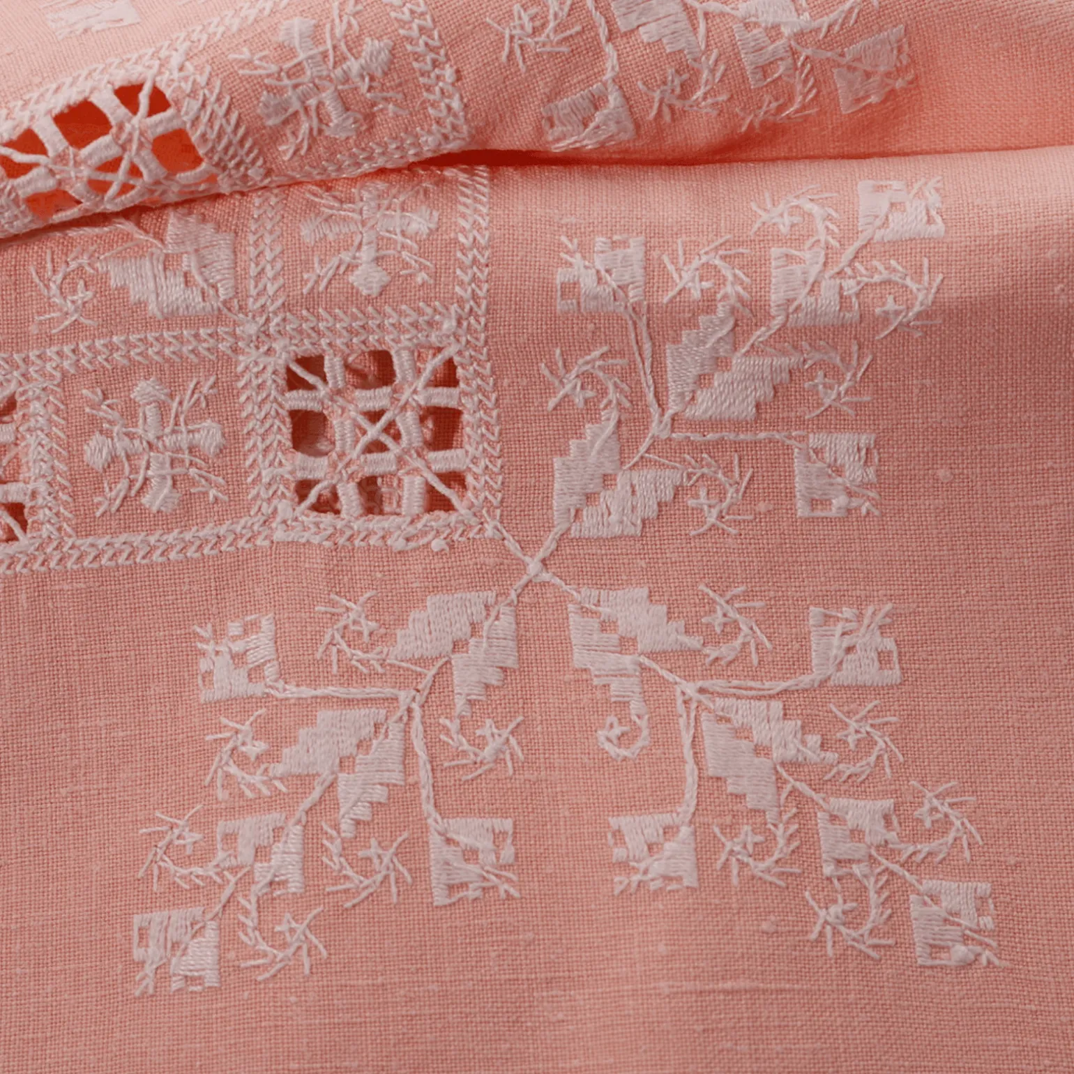 handembroidered_tableclot_2.webp Hand-Embroidered Tablecloth with 12 Napkins