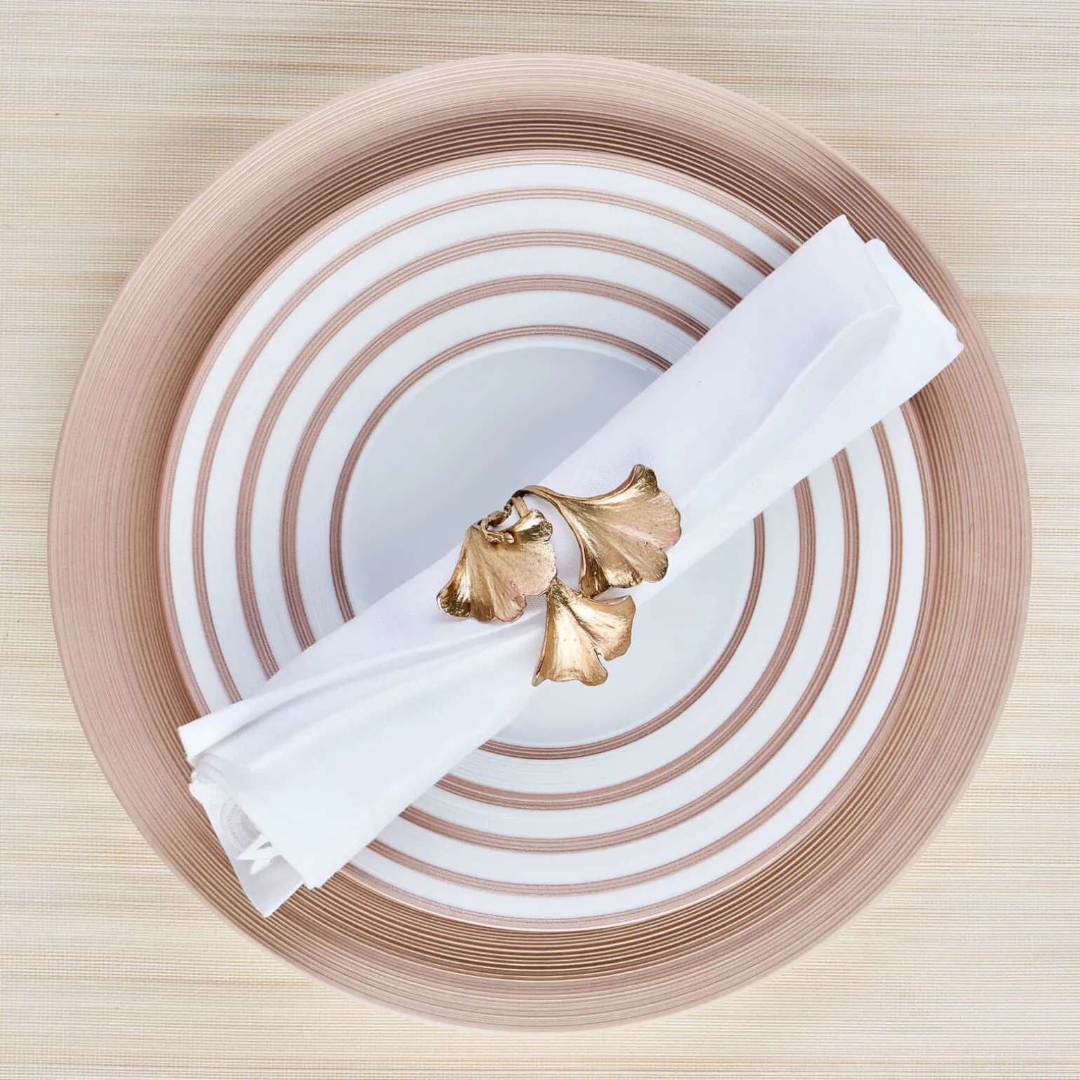 hmisphre_metallic_pink_di_1.webp Hémisphère Metallic Pink Dinner Plate
