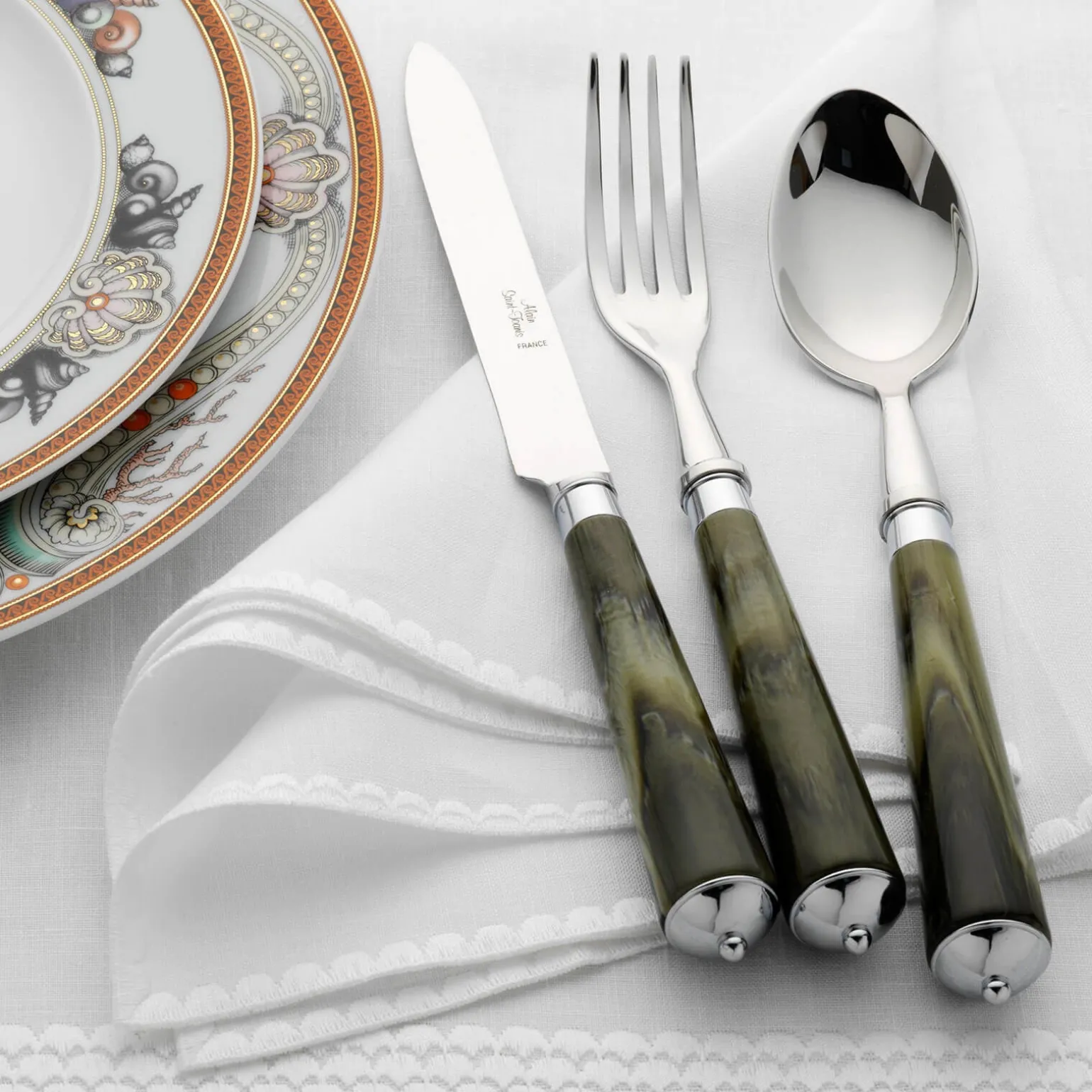 julia_green_marble_piece__1-1.webp Julia Green Marble 2-Piece Serving Set
