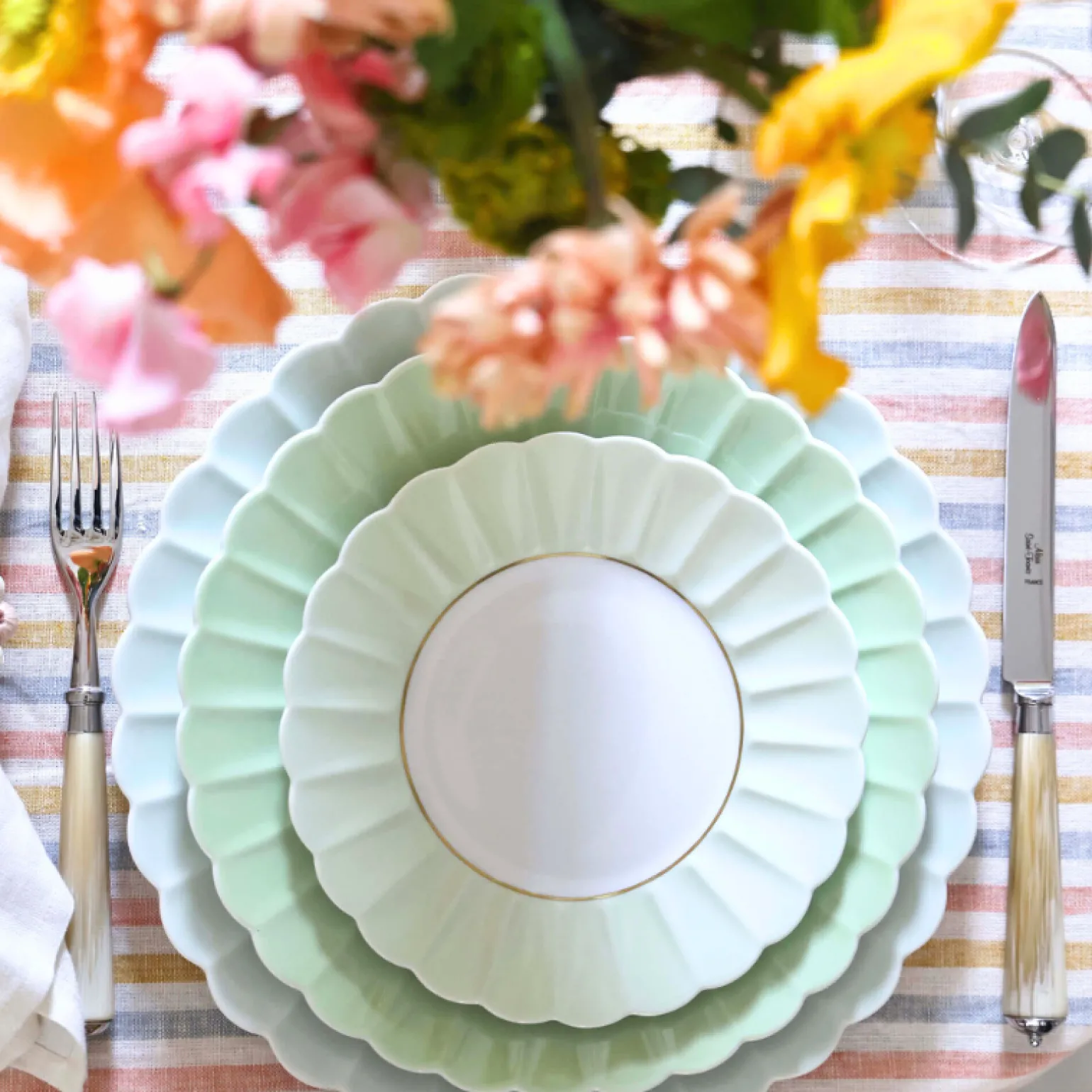 julia_light_horn_piece_cu_3.webp Julia Light Horn 4-Piece Cutlery Set