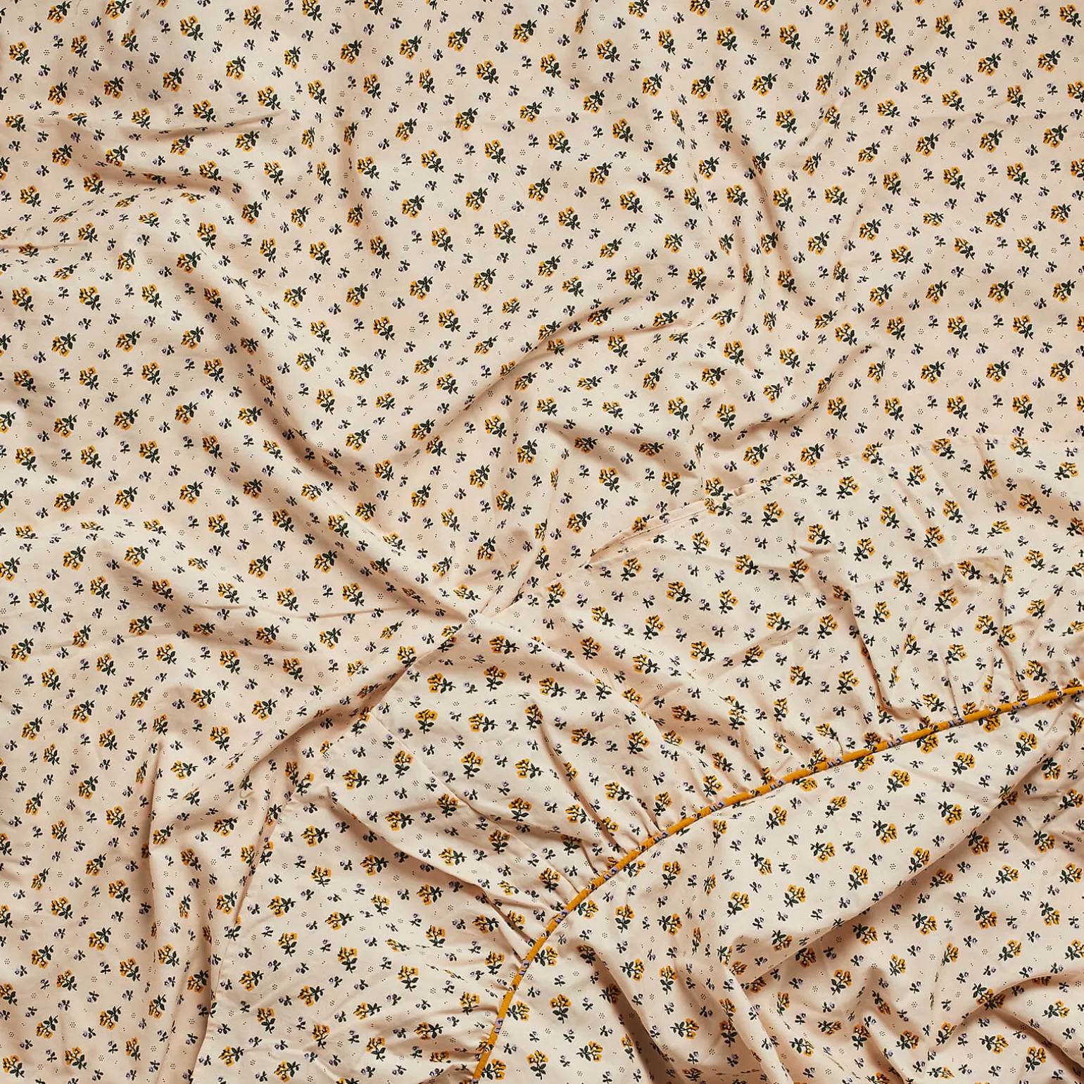 leinikki_floral_tableclot_1.webp Leinikki Floral Tablecloth