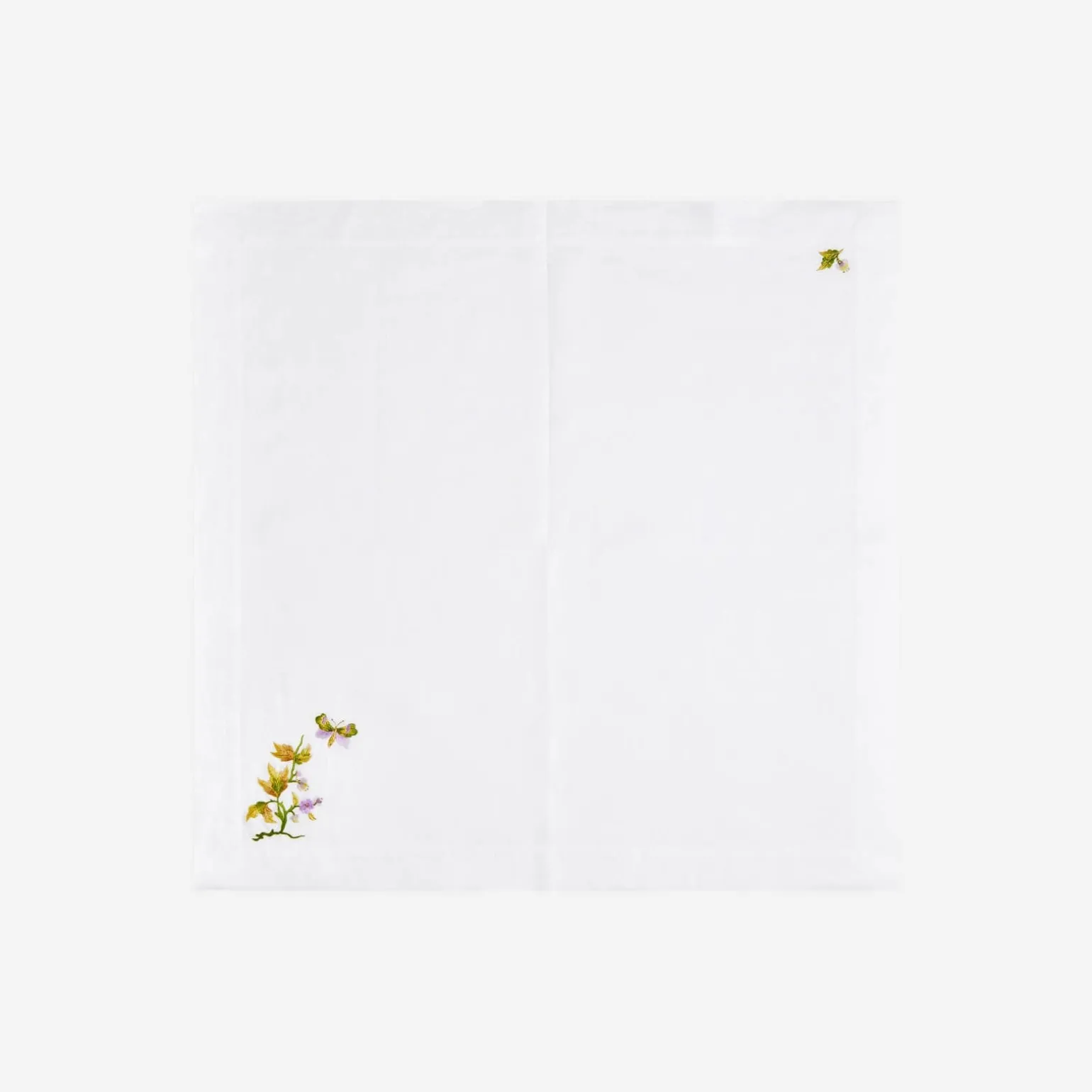 lilac_flower__butterfly_d_2.webp Lilac Flower & Butterfly Dinner Napkin