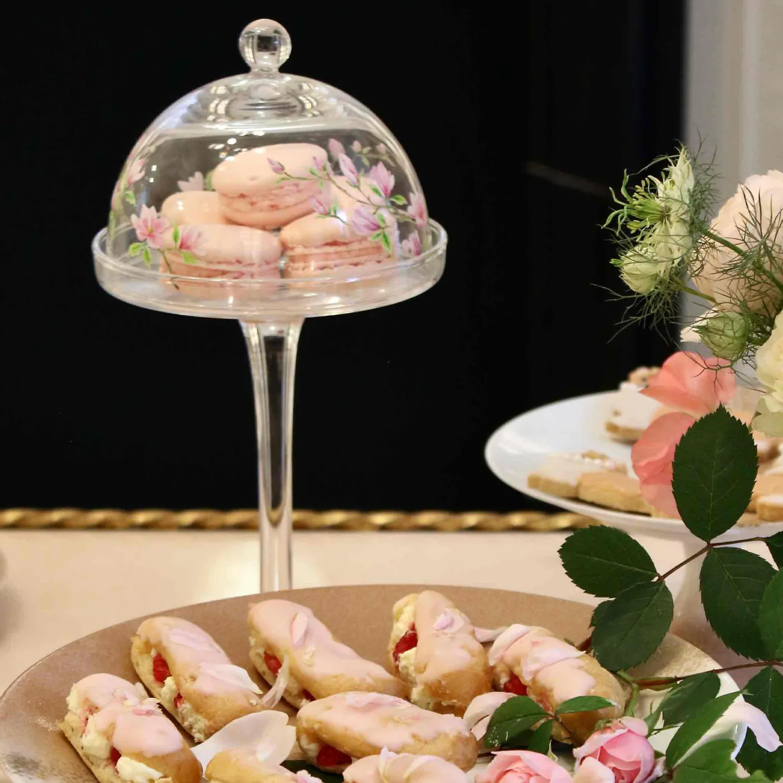 magnolia_cake_stand_1.webp Magnolia Cake Stand