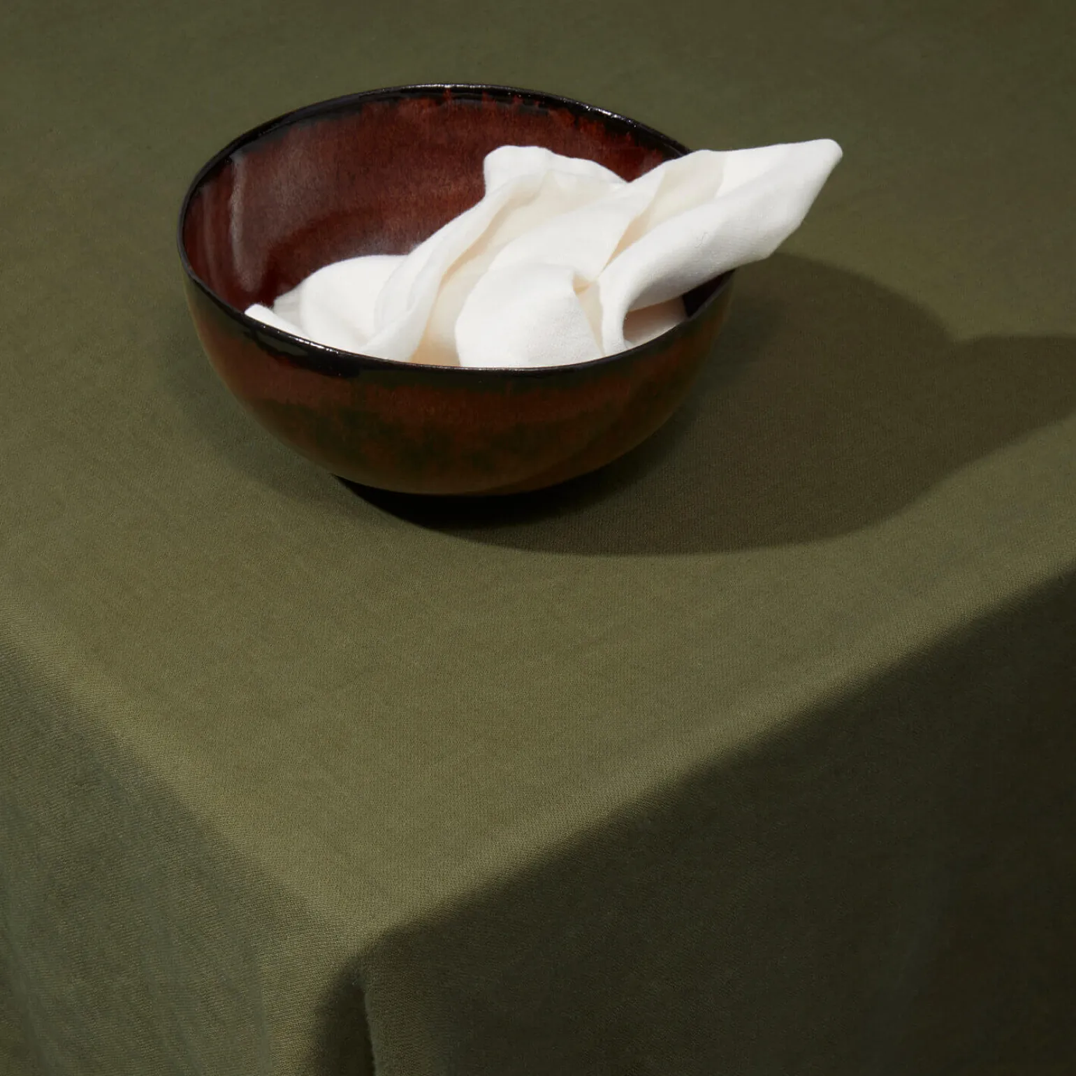 olive_linen_sateen_tablec_2.webp Olive Linen Sateen Tablecloth
