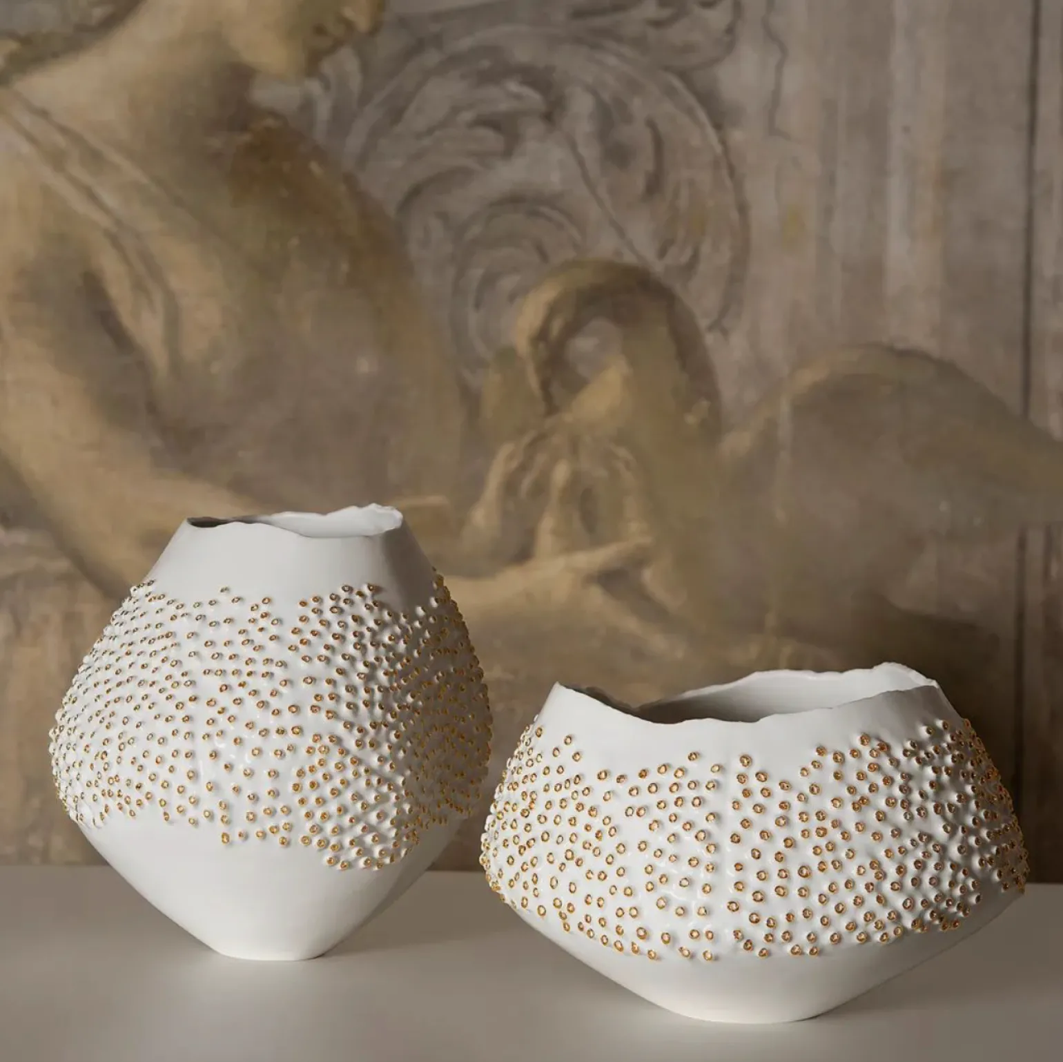 porifera_white_and_gold_v_1.webp Porifera White and Gold Vase