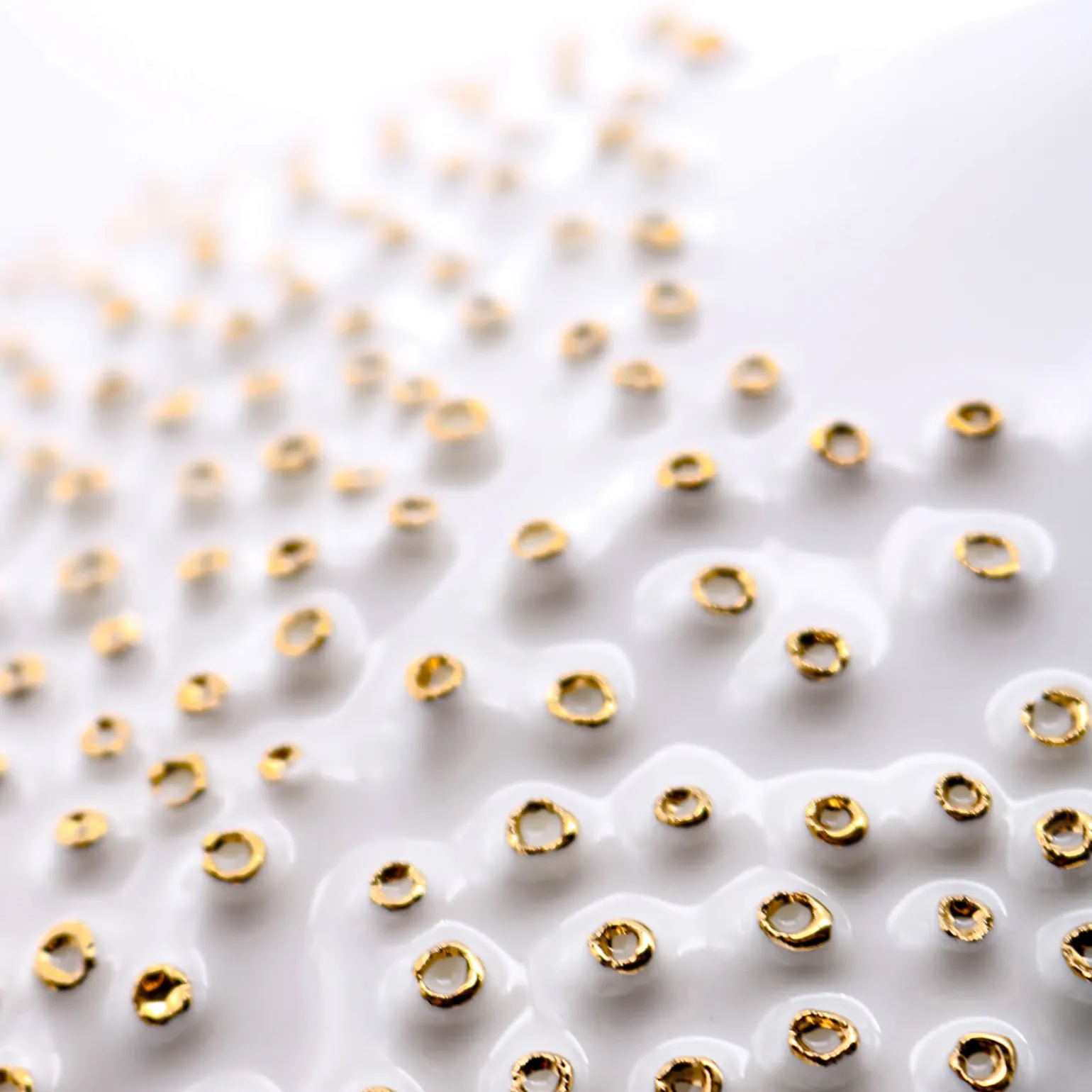 porifera_white_and_gold_v_2.webp Porifera White and Gold Vase