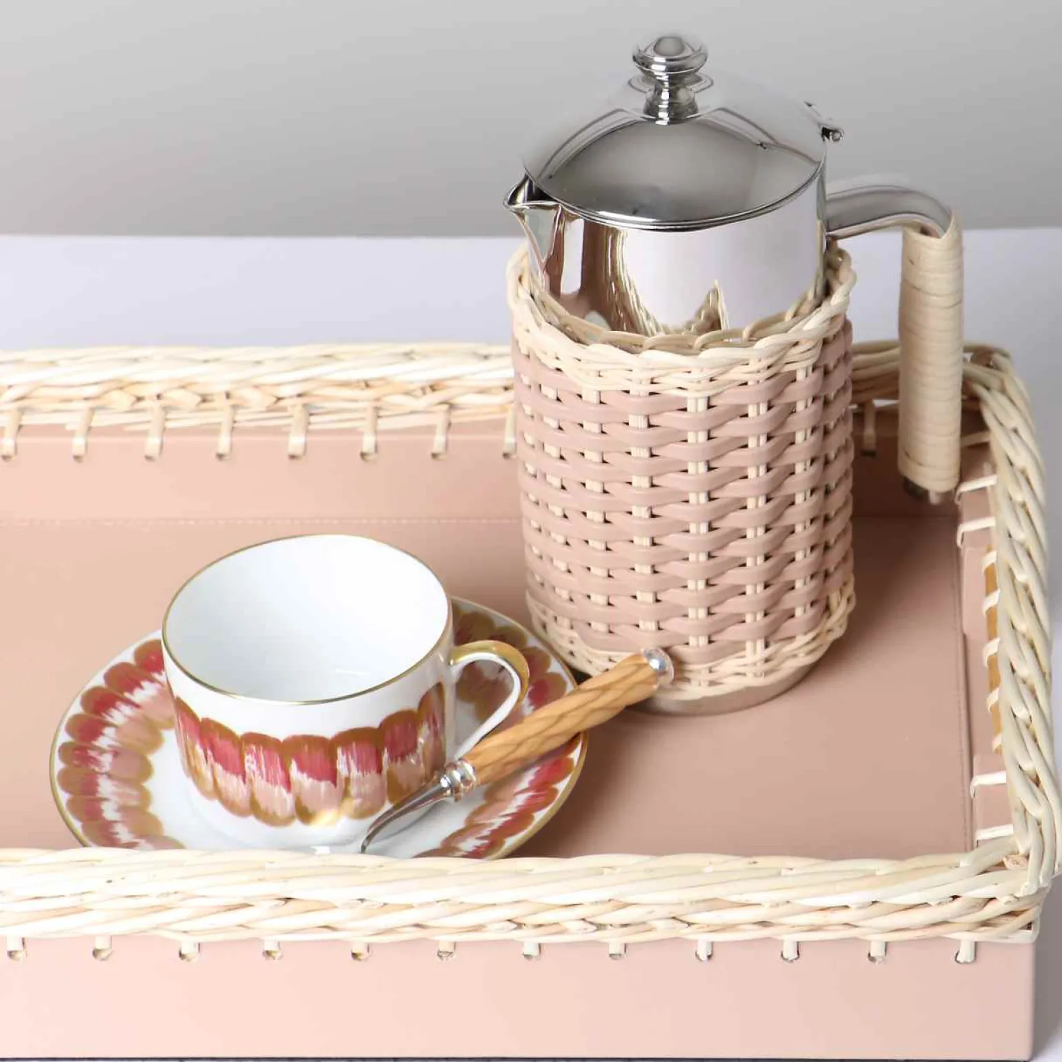 rennes_leather__rattan_ca_1.webp Rennes Leather & Rattan Carafe - Cipria