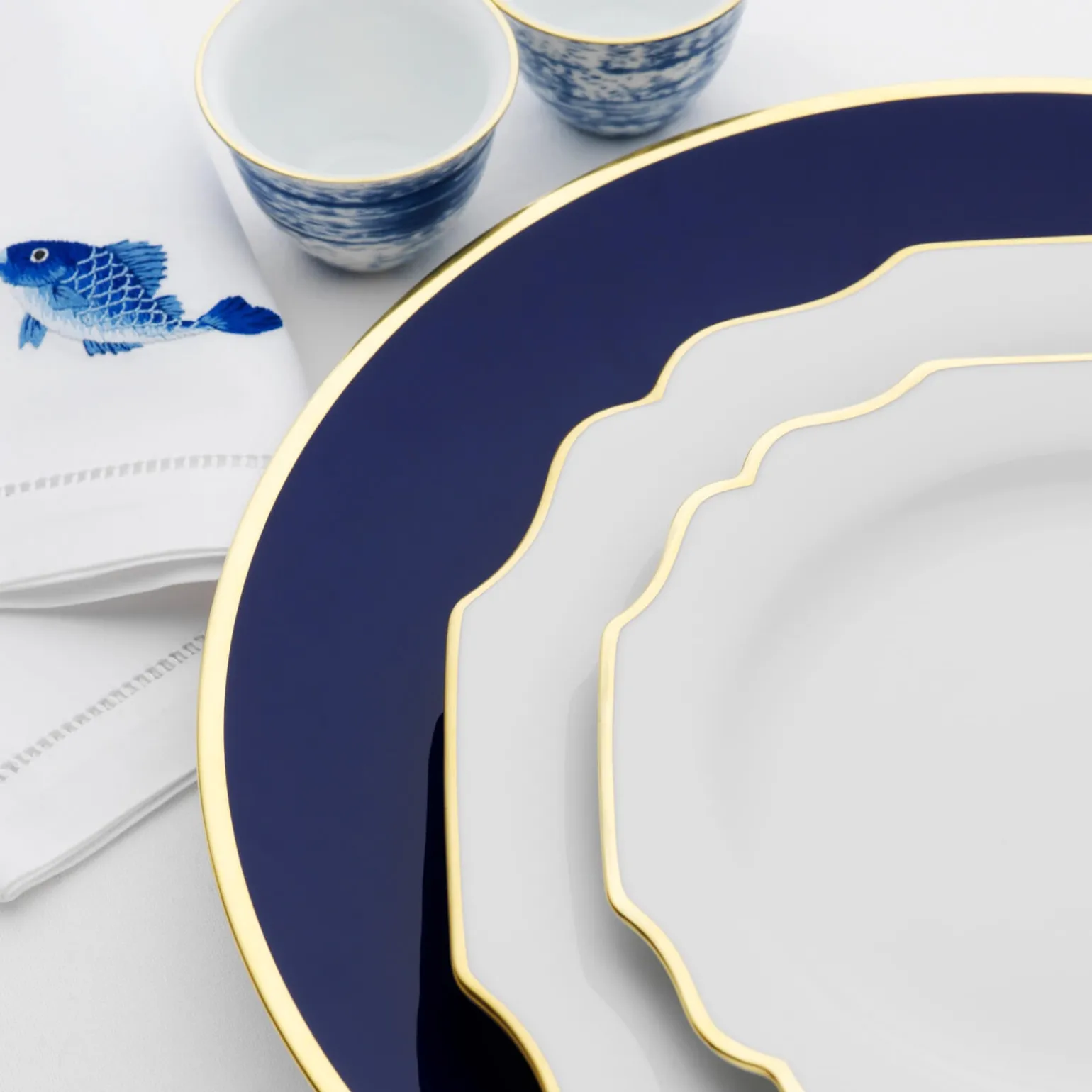 schubert_charger_plate_co_1.webp Schubert Charger Plate Cobalt Blue