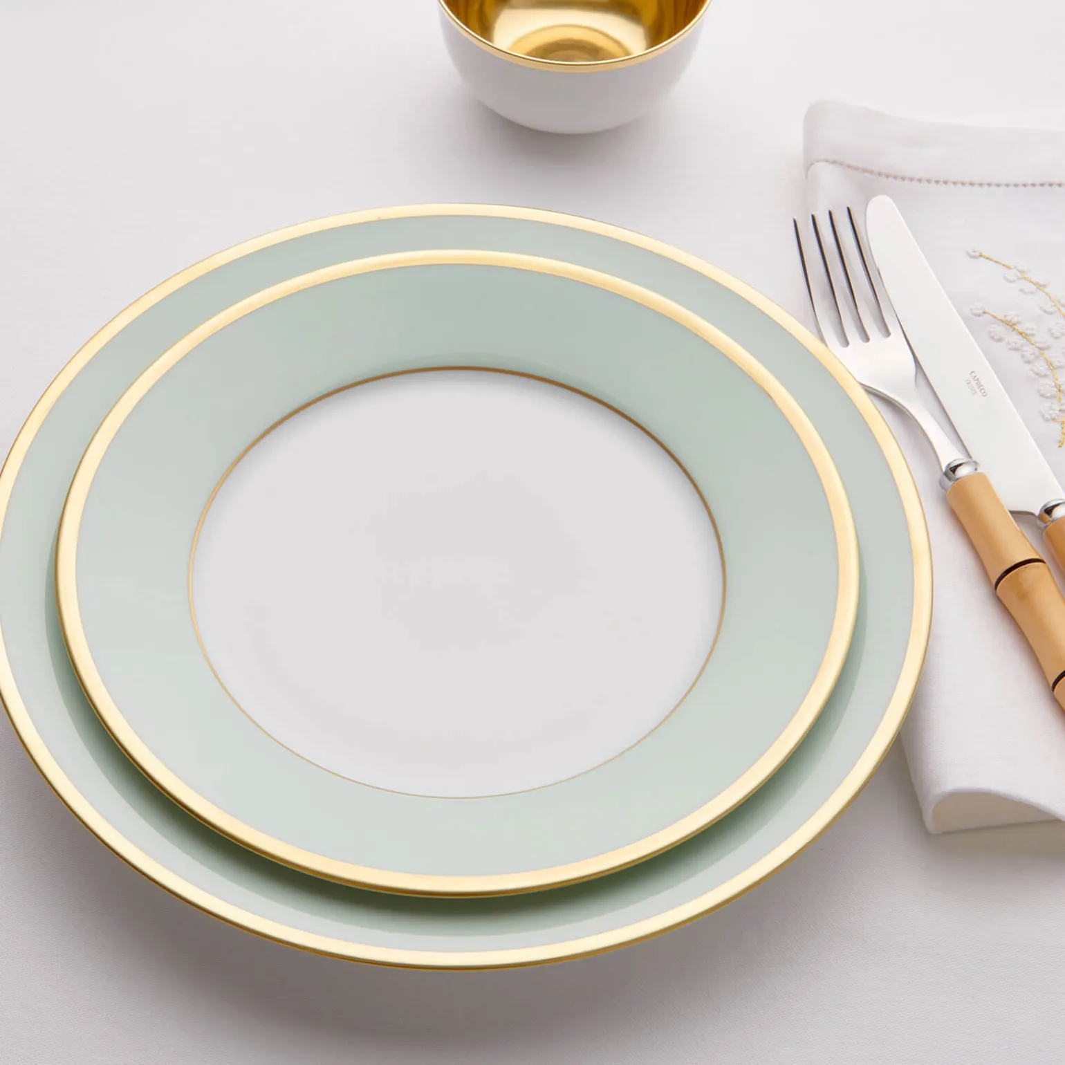 sous_le_soleil_celadon_di_1.webp Sous Le Soleil Celadon Dinner Plate