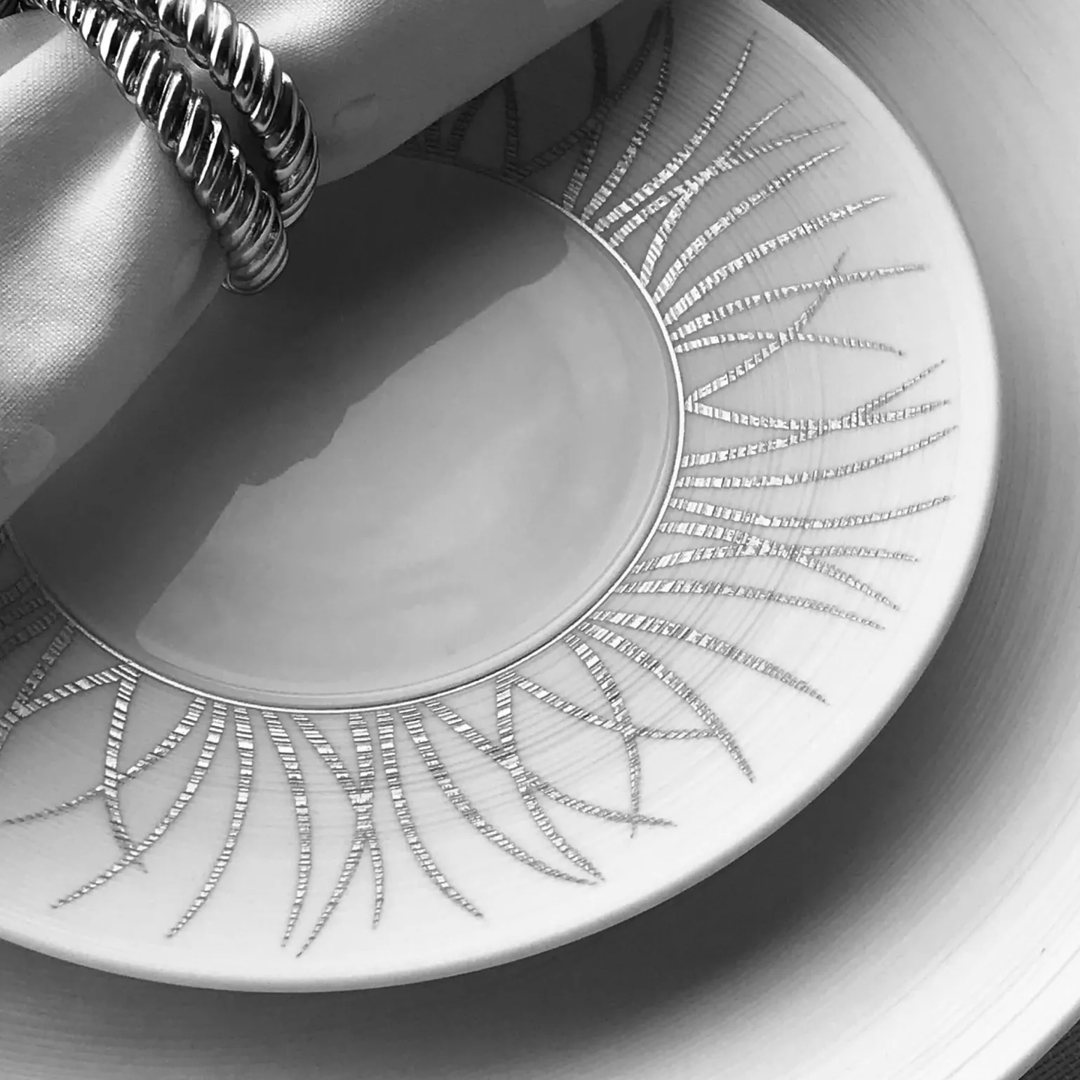 toundra_platinum_bread__b_2.webp Toundra Platinum Bread & Butter Plate