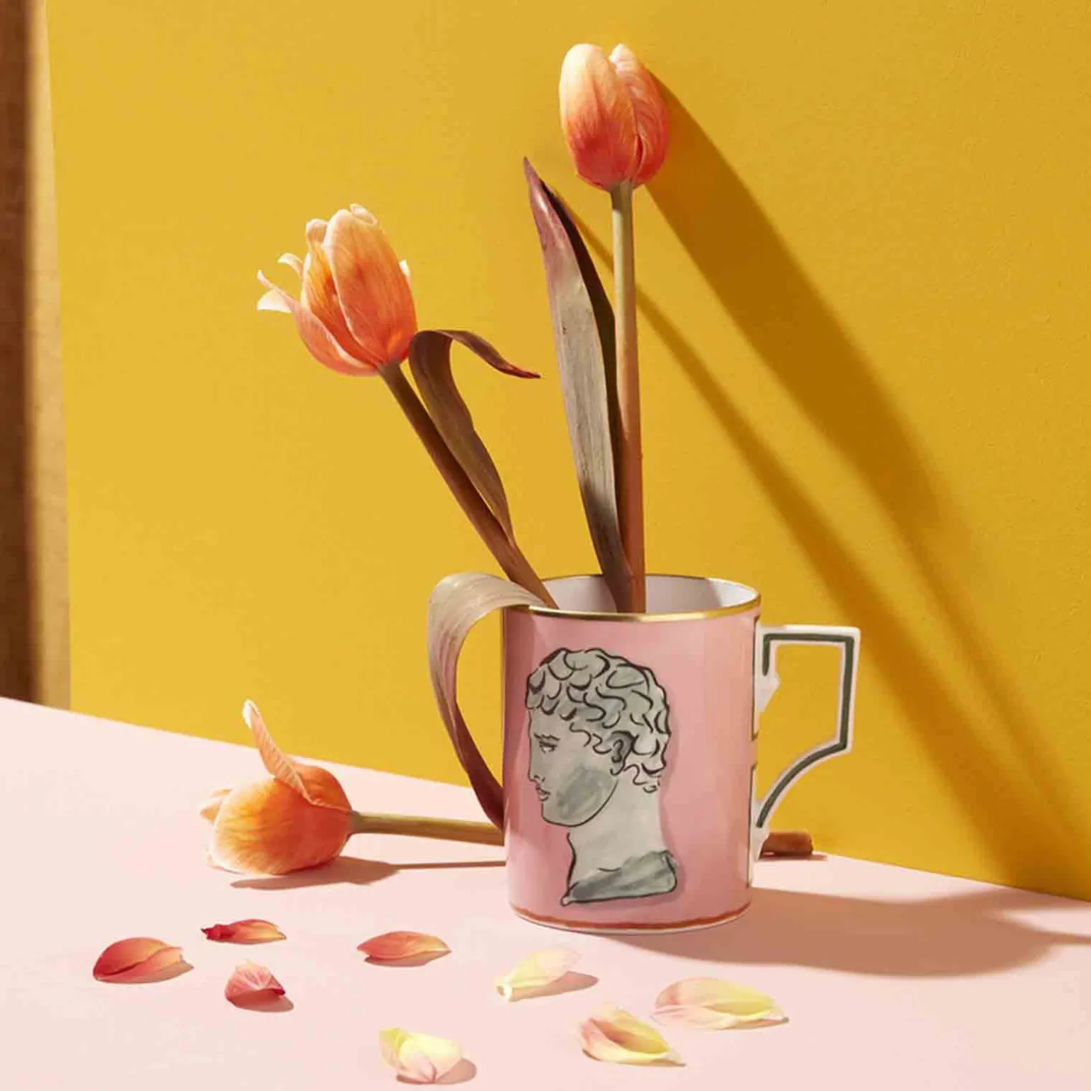 viaggio_di_nettuno_porcel_1.webp Viaggio di Nettuno Porcelain Mug Pink