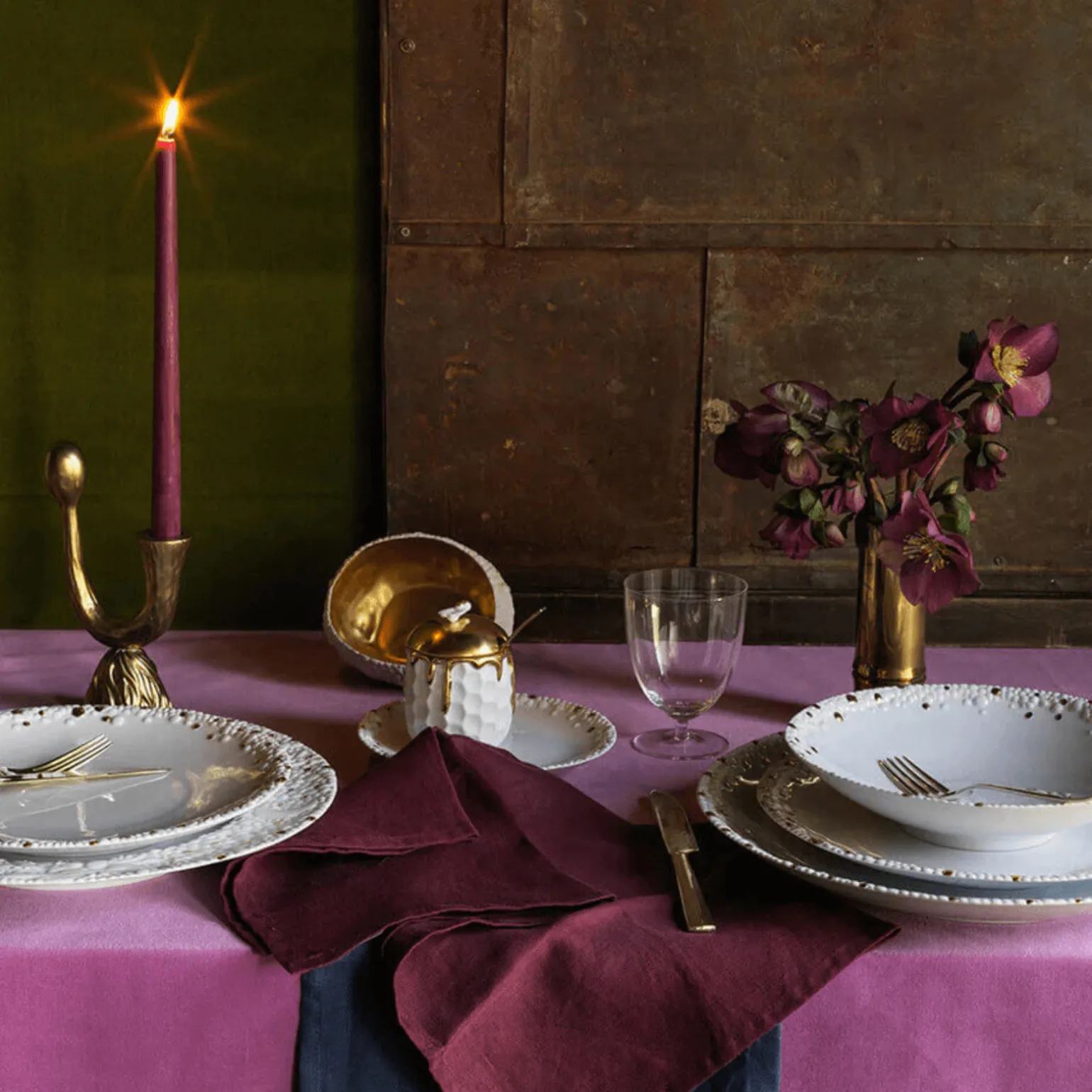 wine_linen_sateen_napkins_1.webp Wine Linen Sateen Napkins - Set of 4